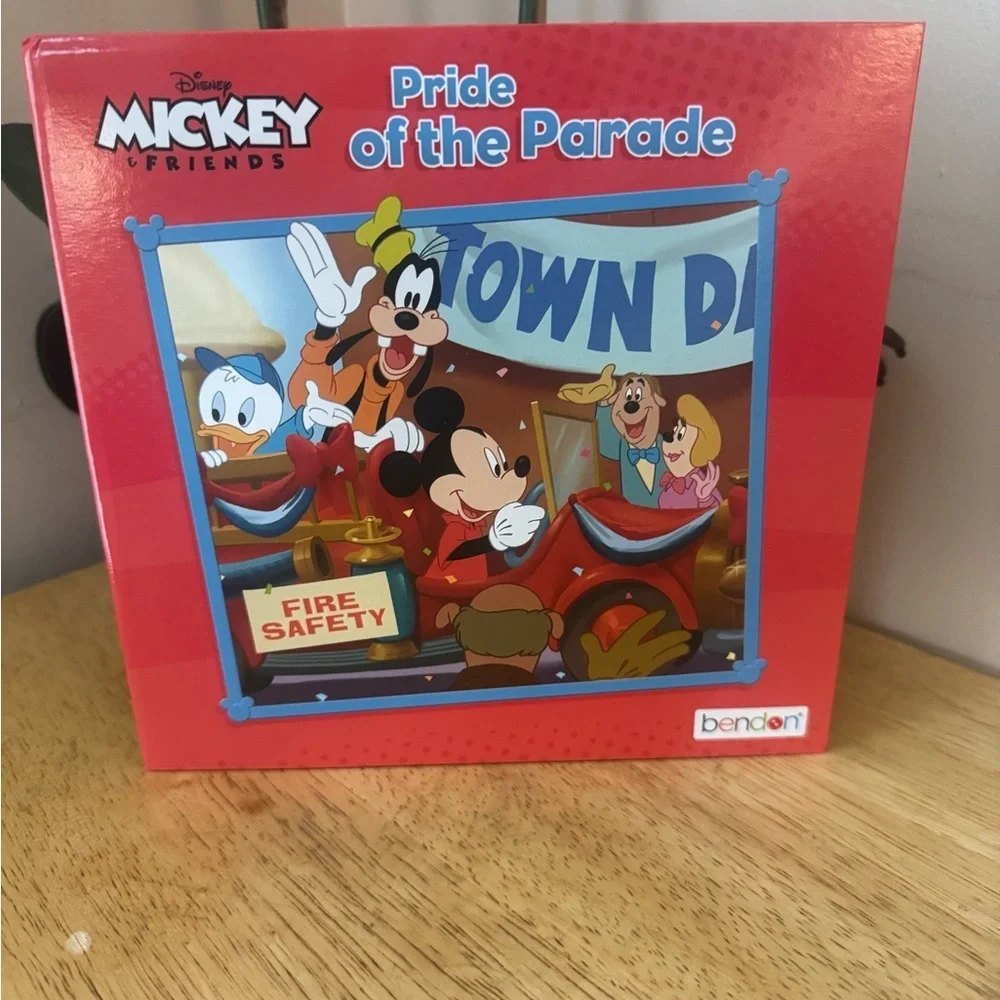 Disney Mickey & Friends Pride of the Parade Puzzle - Red